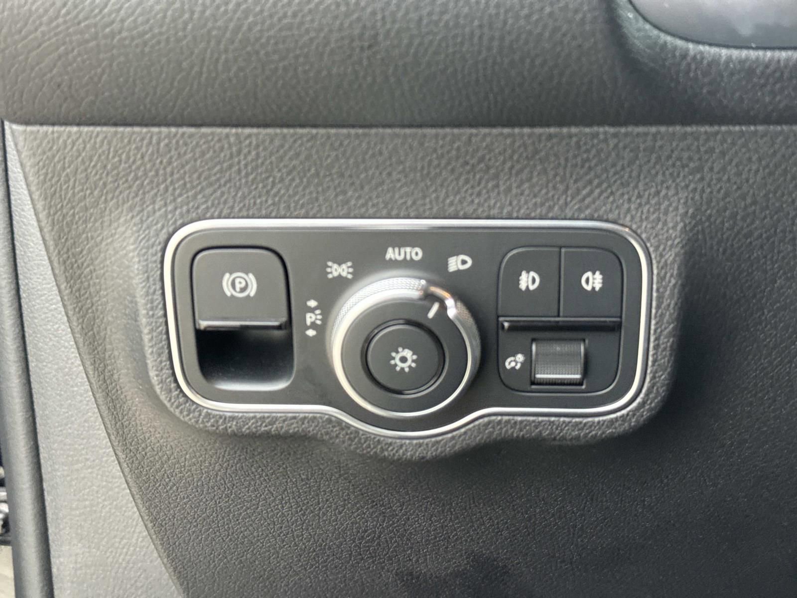 Used 2025 Mercedes-Benz GLB 250 4MATIC image 20