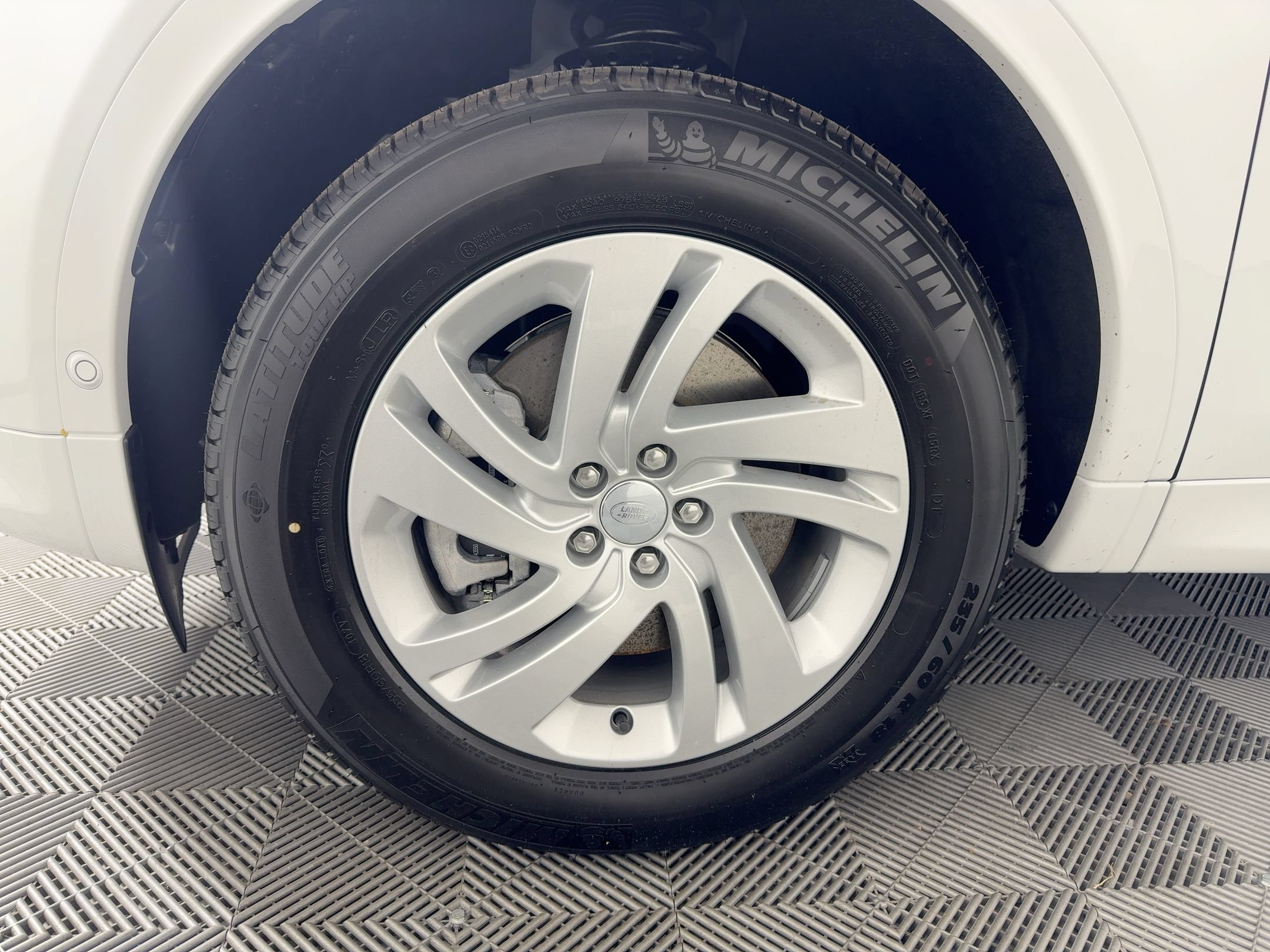Used 2025 Land Rover Discovery Sport S AWD/4WD image 12
