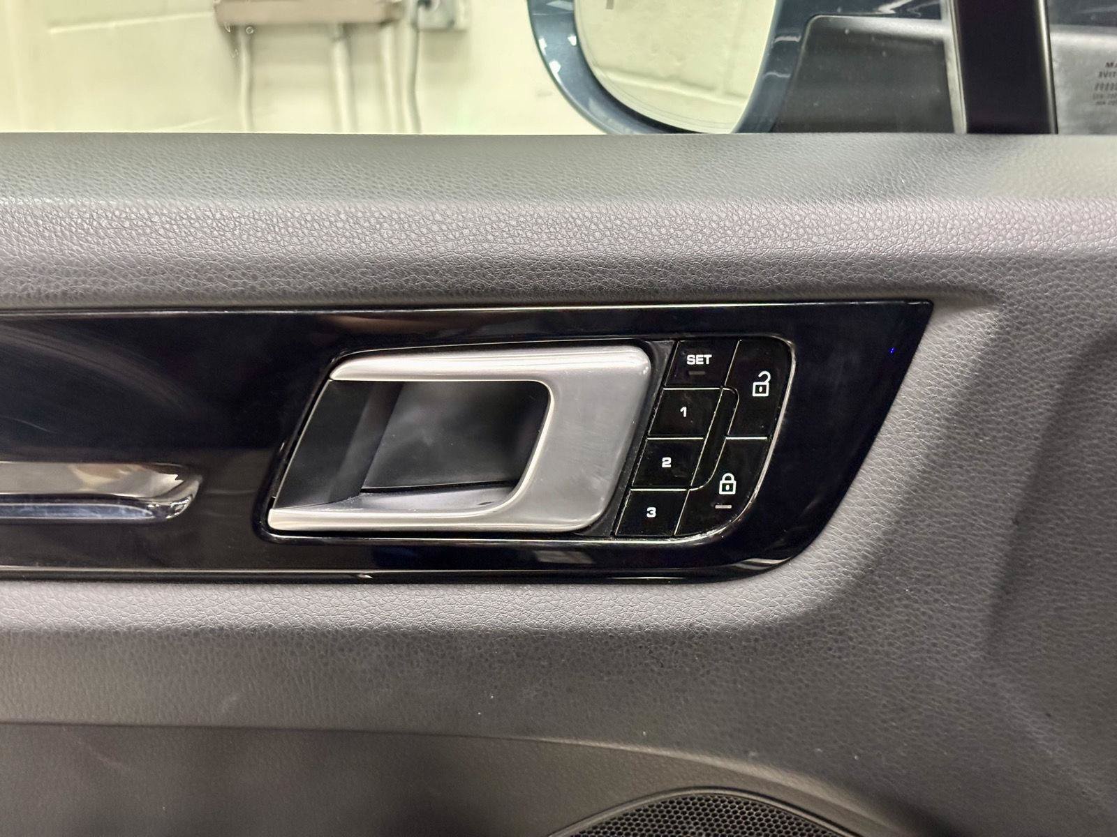 Used 2019 Porsche Cayenne AWD/4WD image 15