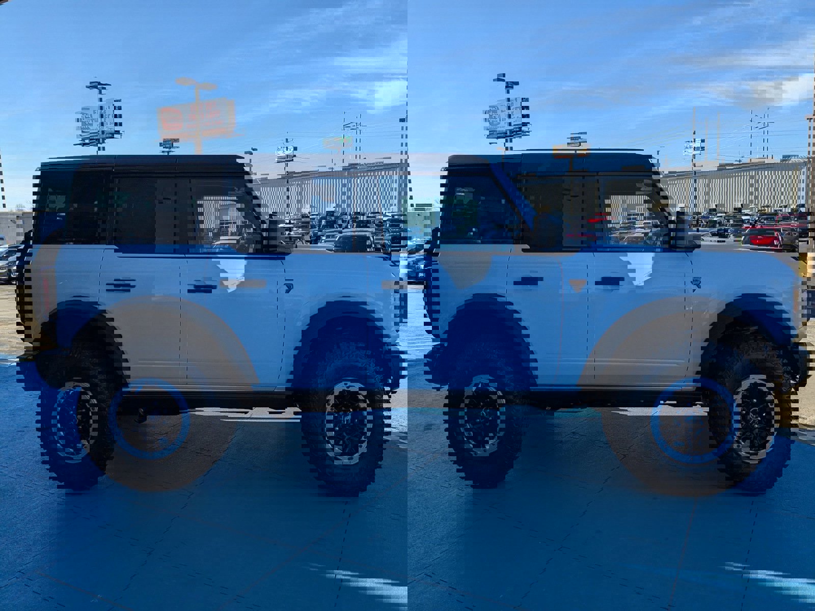 New 2025 Ford Bronco Badlands w/ Sasquatch Package image 3