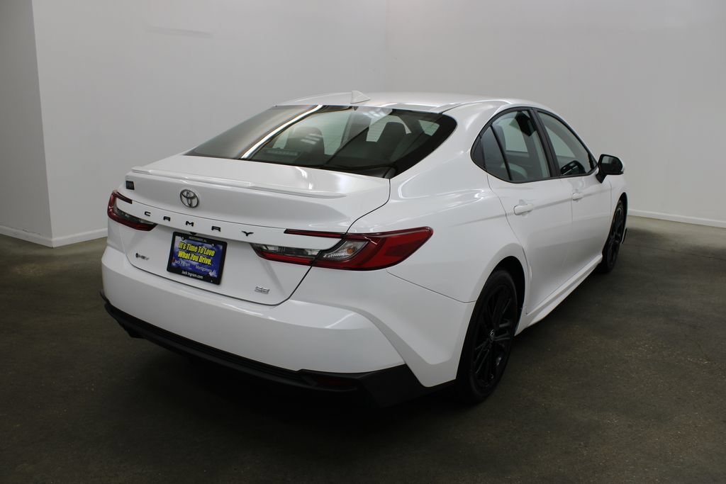 Used 2025 Toyota Camry SE FWD image 5