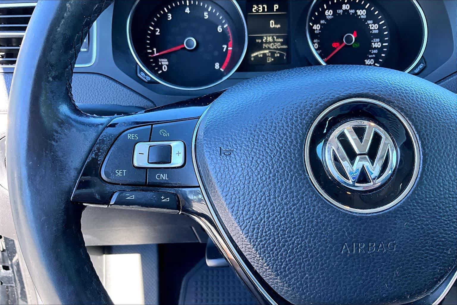 Used 2015 Volkswagen Jetta SE FWD image 23