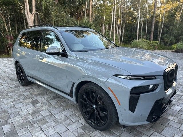 Used 2025 BMW X7 xDrive40i w/ M Sport Package image 2