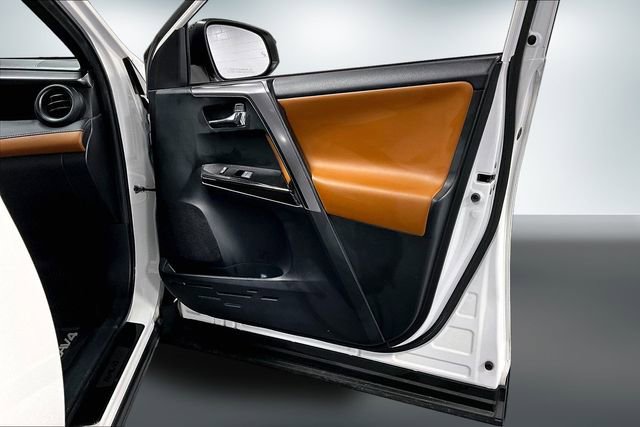 Used 2016 Toyota RAV4 SE image 27