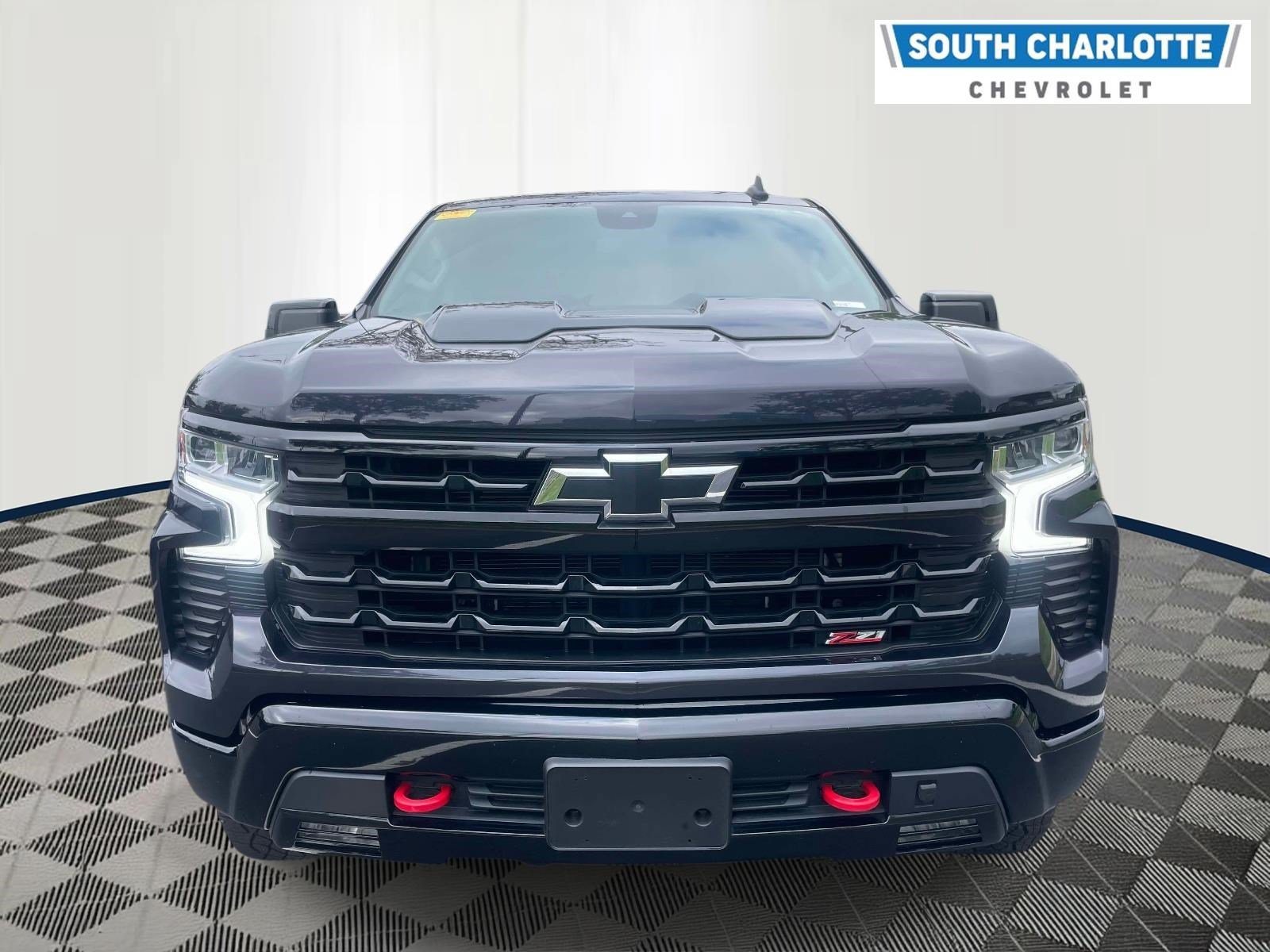 Used 2023 Chevrolet Silverado 1500 LT Trail Boss w/ LPO, Dark Essentials Package AWD/4WD image 2
