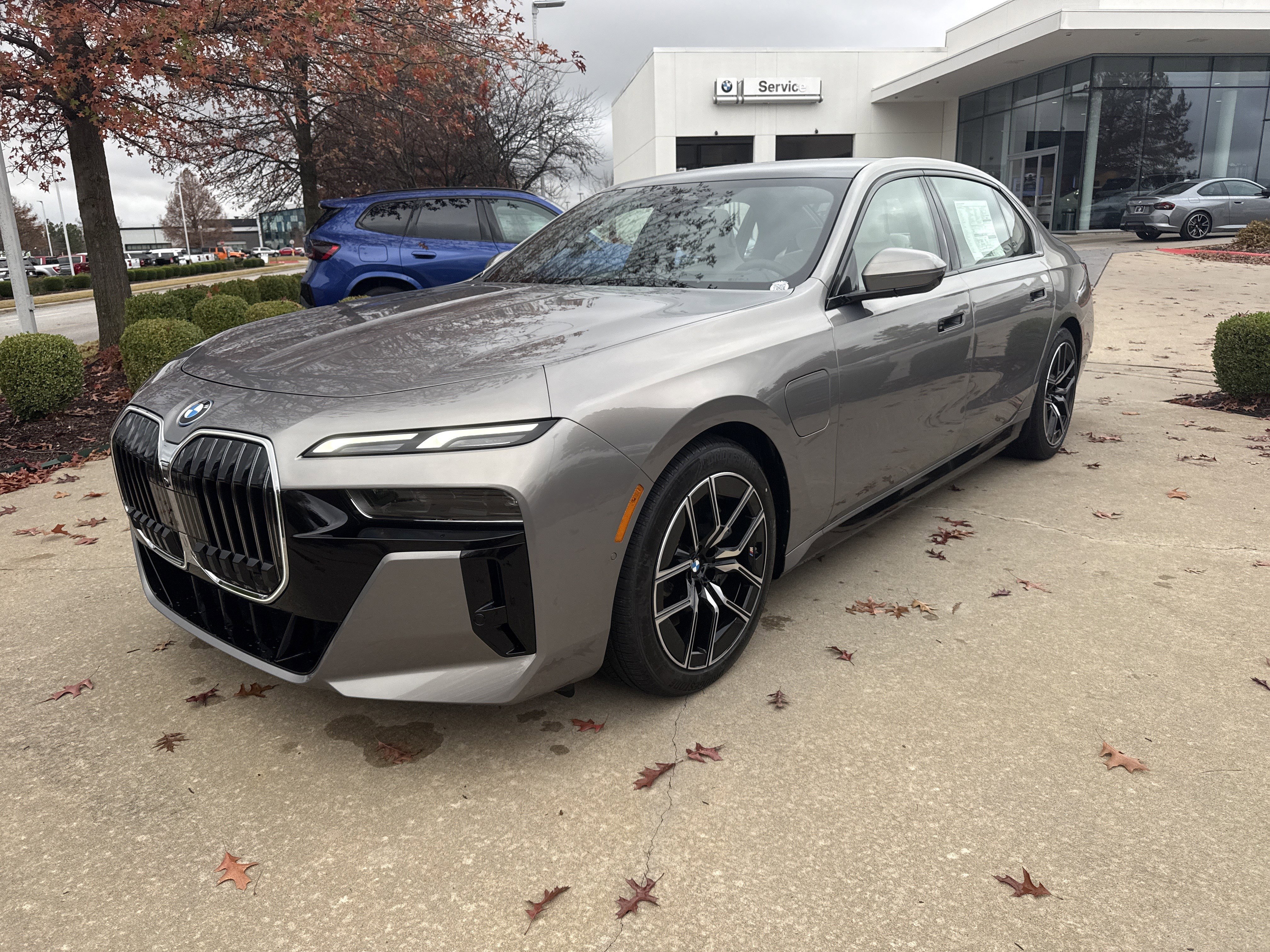 New 2026 BMW 750e xDrive AWD/4WD image 1