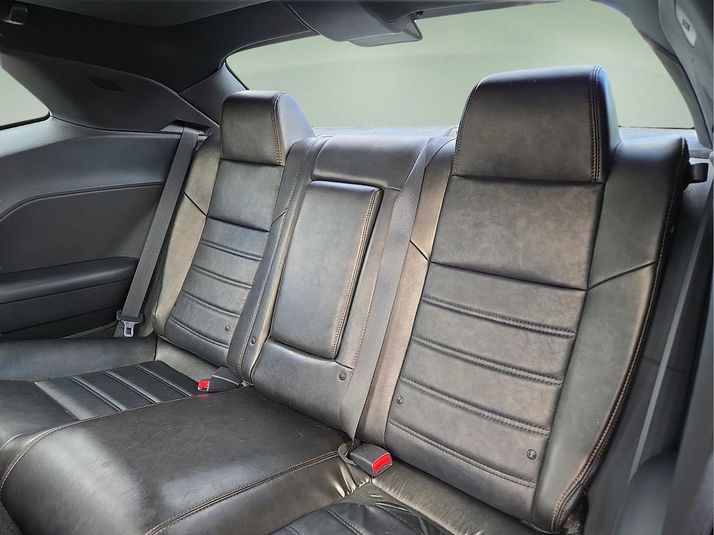 Used 2014 Dodge Challenger R/T RWD image 10