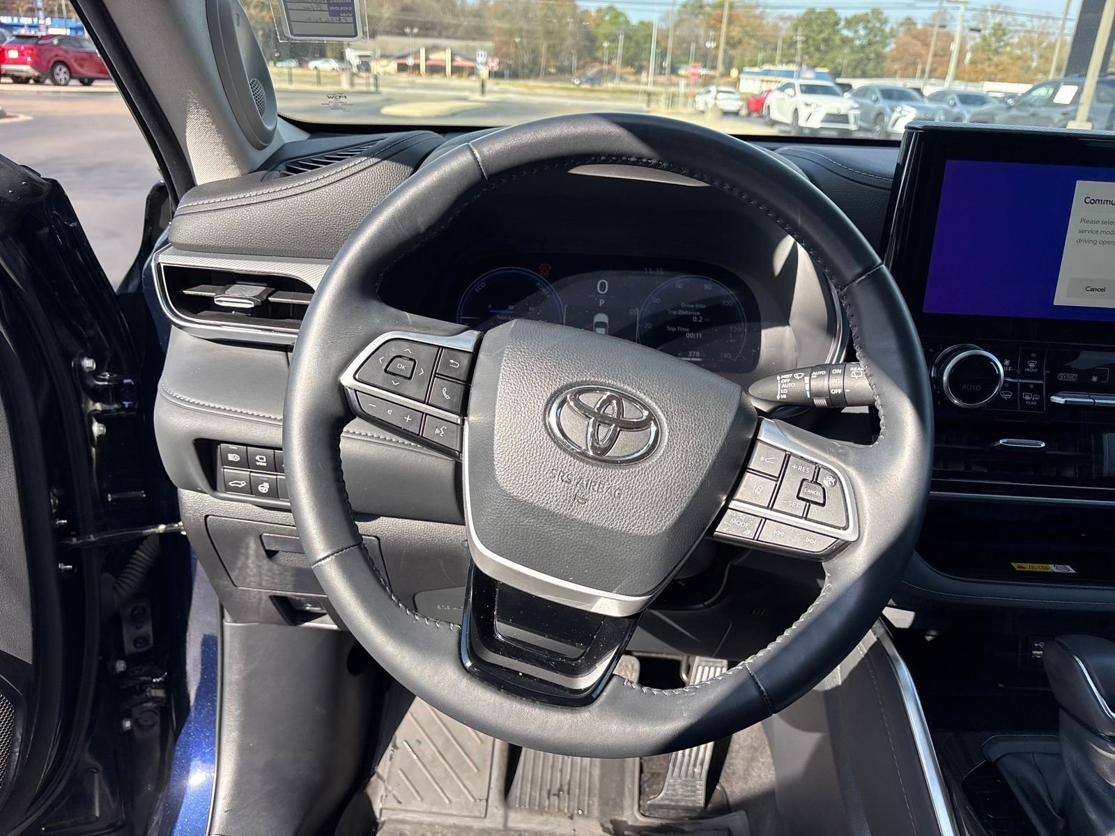 Used 2023 Toyota Highlander Platinum image 15