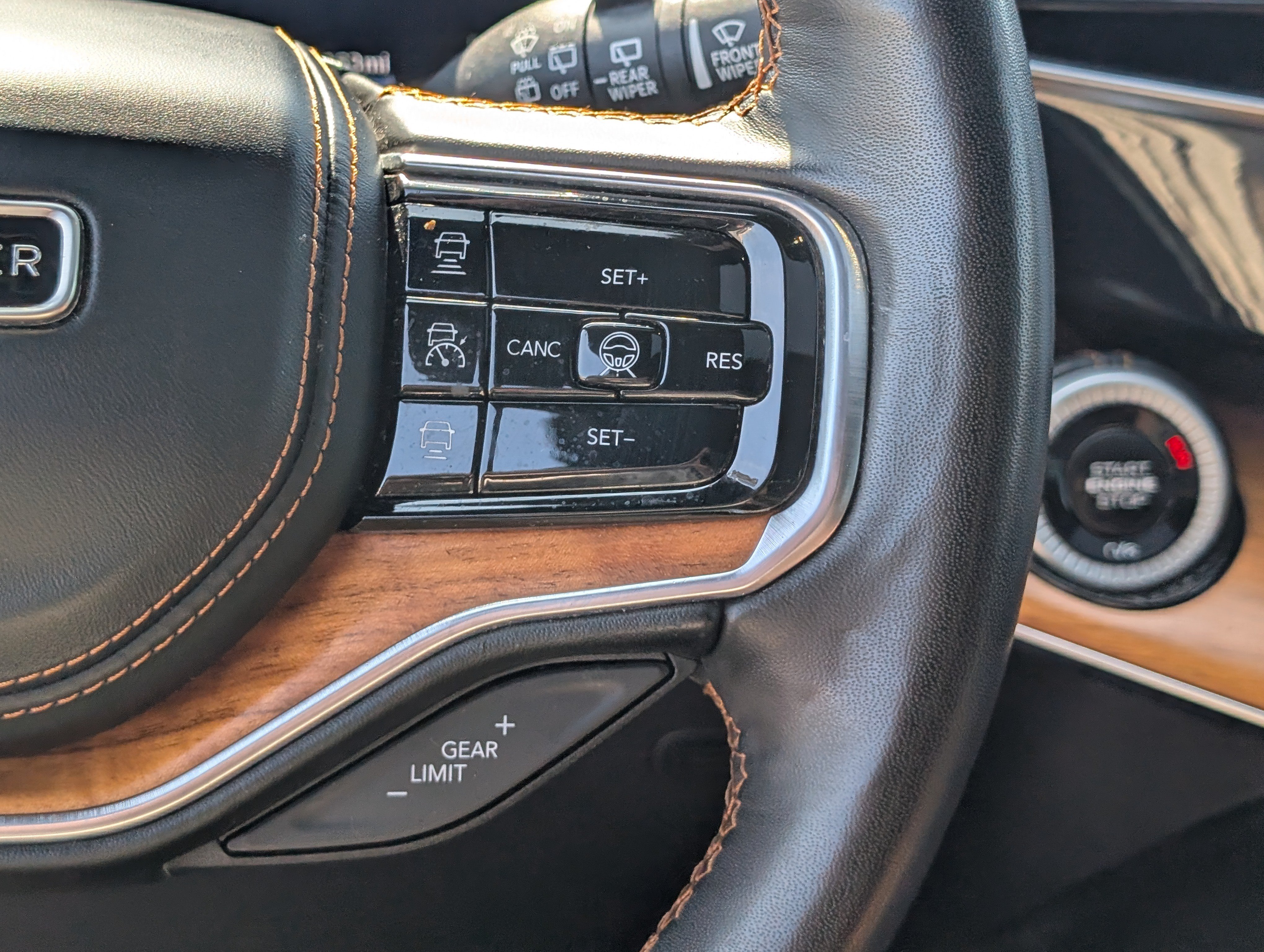 Used 2024 Jeep Grand Wagoneer L Series III AWD/4WD image 26
