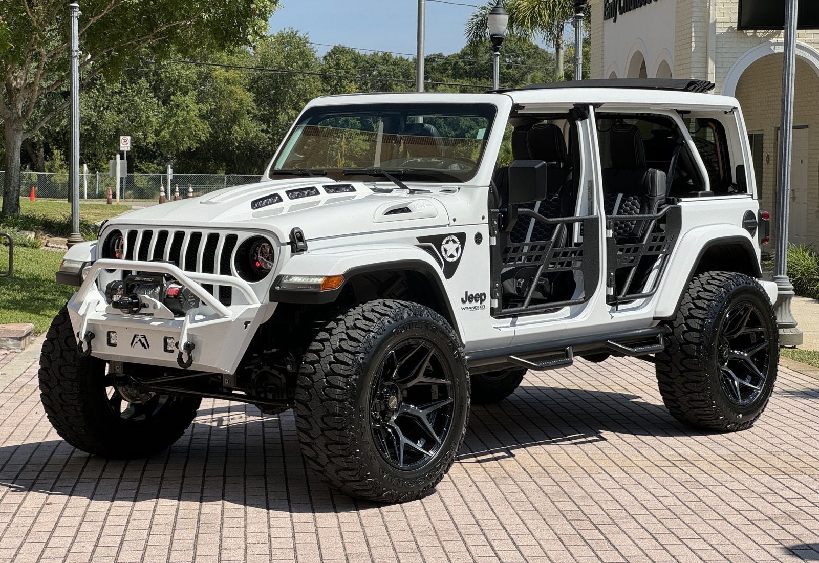 Used 2022 Jeep Wrangler Unlimited Sahara AWD/4WD image 4