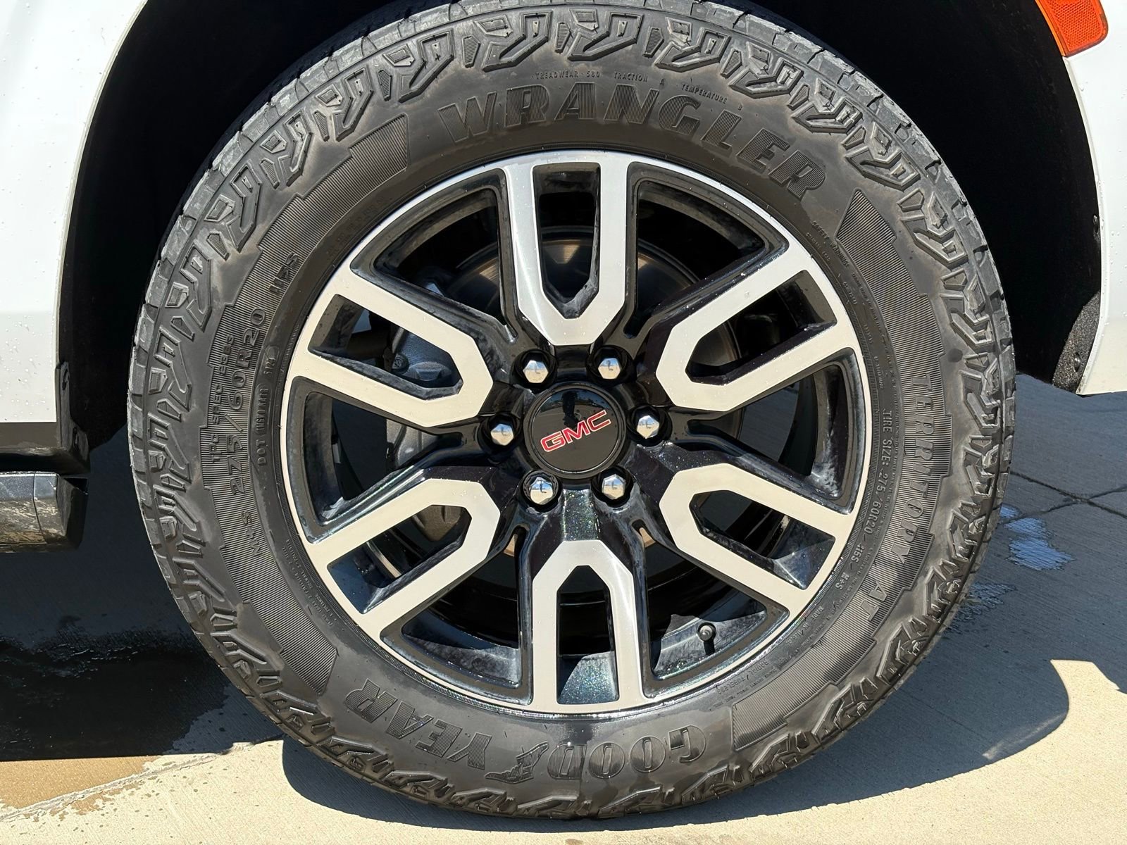 Used 2024 GMC Yukon XL AT4 w/ AT4 Premium Package image 10