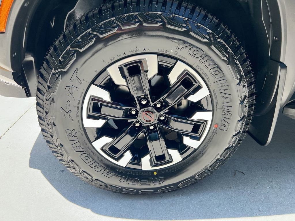 Used 2023 Nissan Frontier PRO-4X w/ Pro Convenience Package AWD/4WD image 9