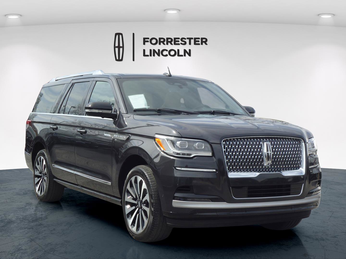 Used 2022 Lincoln Navigator L Reserve image 1