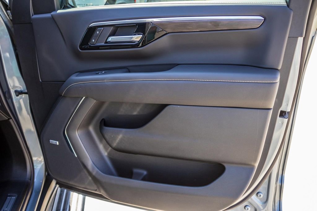 New 2026 Chevrolet Suburban Premier image 16