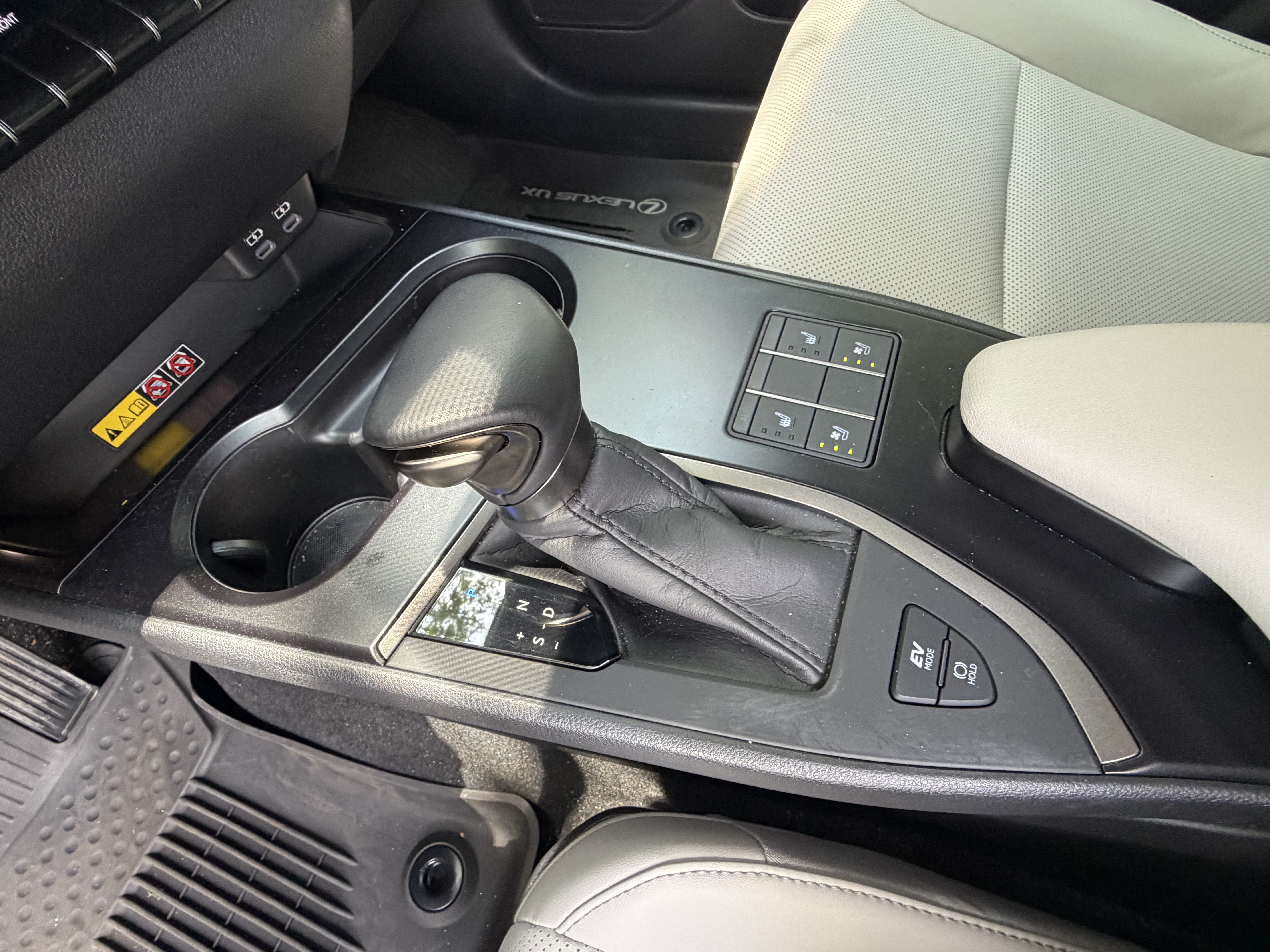 Used 2024 Lexus UX 250h F Sport FWD image 28