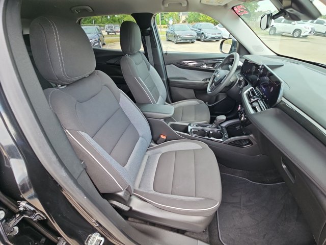 Used 2025 Chevrolet TrailBlazer LT AWD/4WD image 18