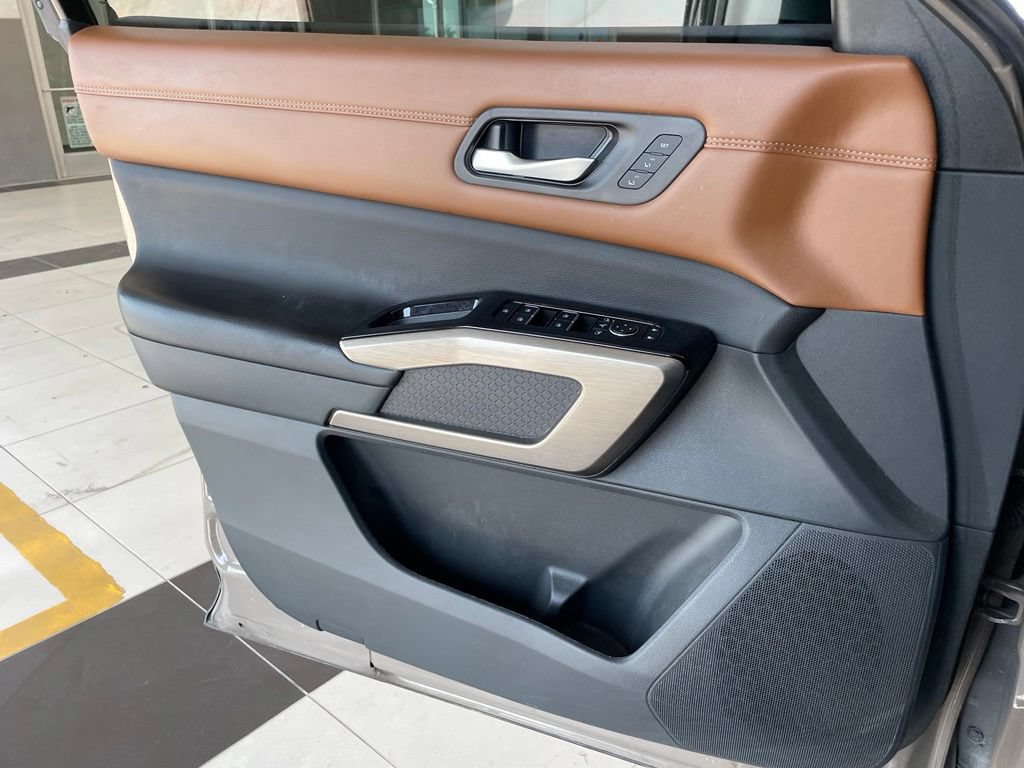 Certified 2024 Nissan Pathfinder Platinum w/ Cargo Package AWD/4WD image 9