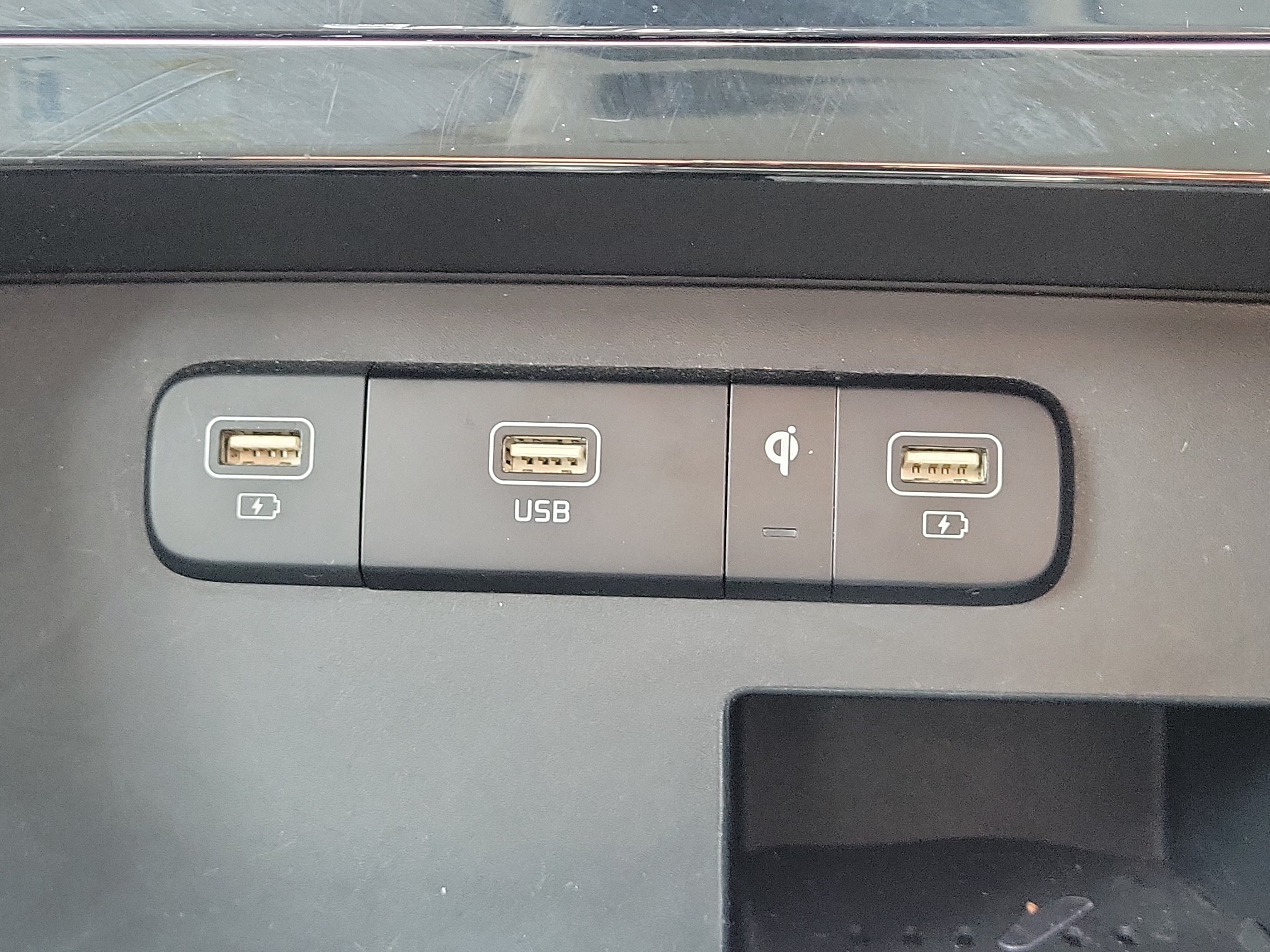Used 2024 Kia Carnival EX FWD image 28