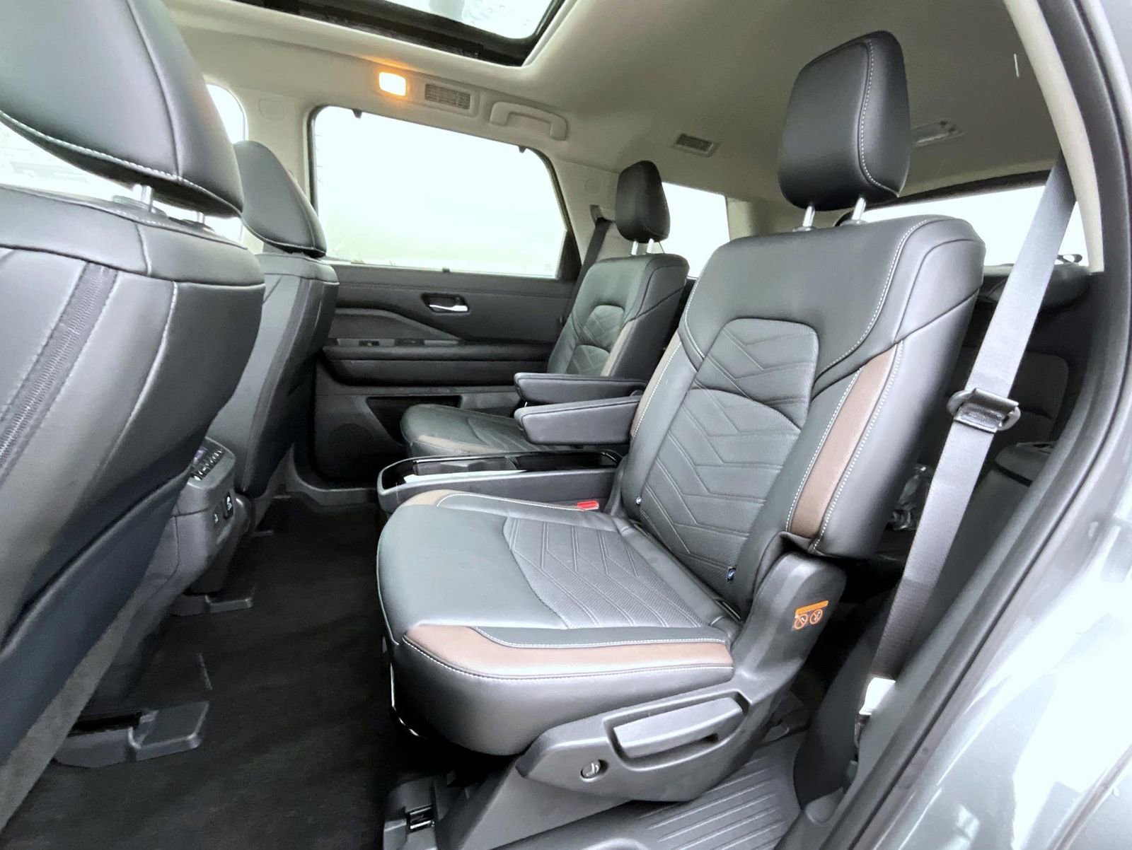 New 2025 Nissan Pathfinder Platinum w/ Lighting Package (N92) image 12