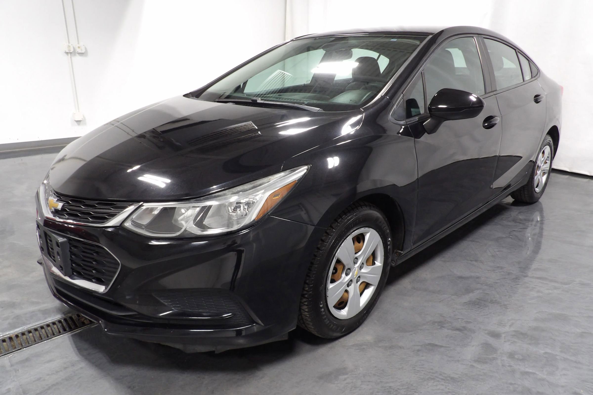 Used 2017 Chevrolet Cruze LS FWD image 3