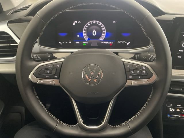 Certified 2025 Volkswagen Taos SE w/ Panoramic Sunroof Package AWD/4WD image 13