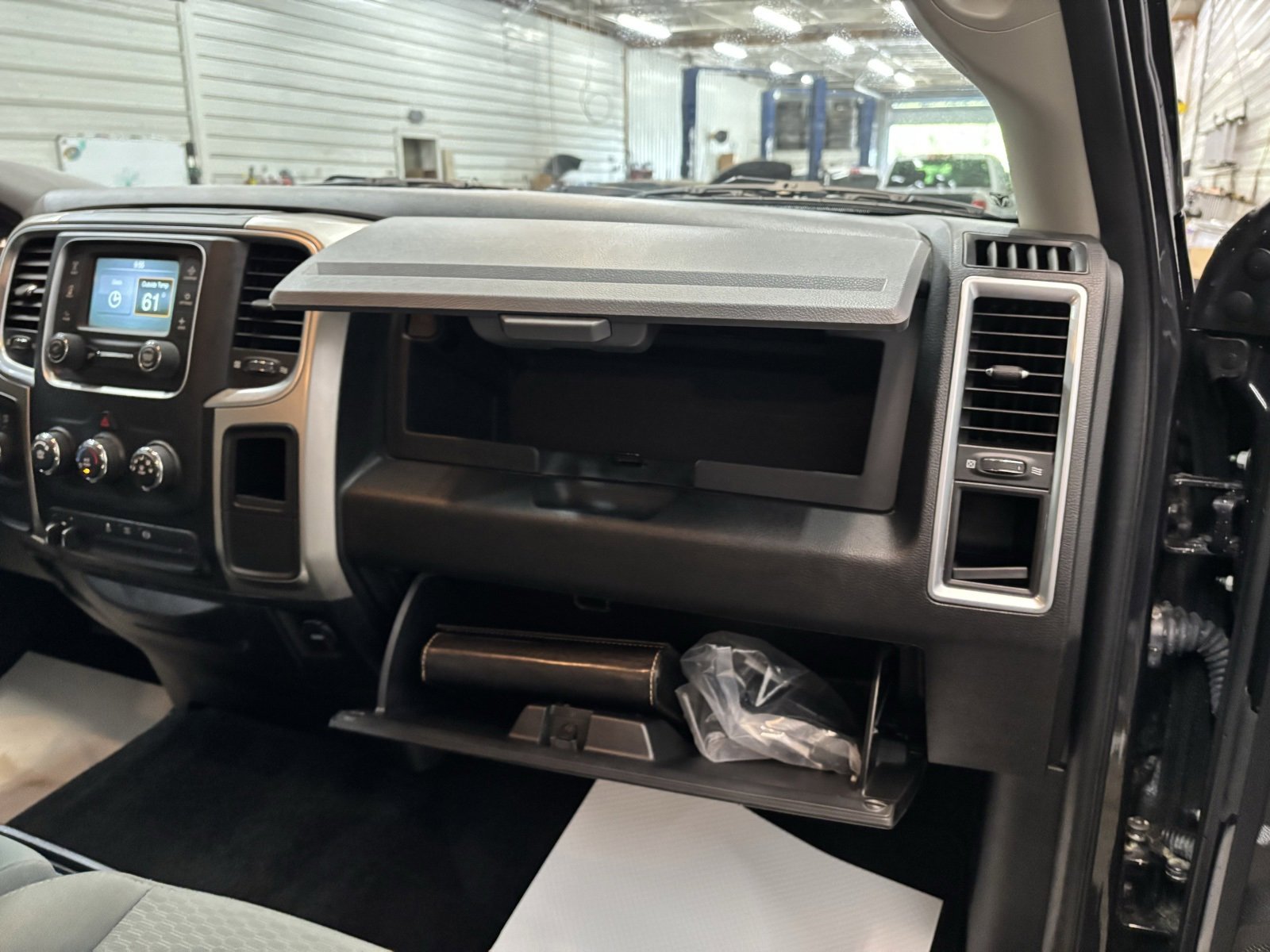 Used 2017 RAM 2500 SLT image 31