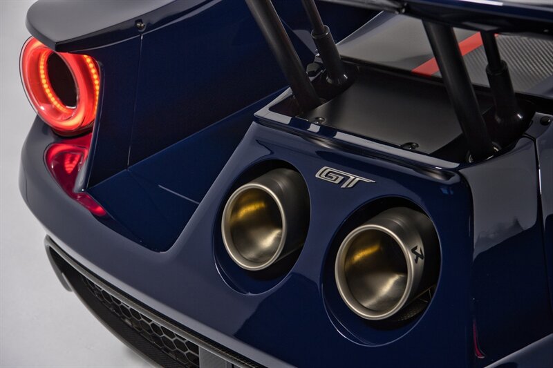 Used 2020 Ford GT Carbon Series RWD image 38