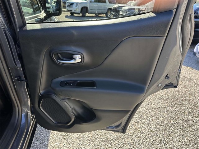 Certified 2022 Jeep Renegade Latitude w/ Convenience Group image 23