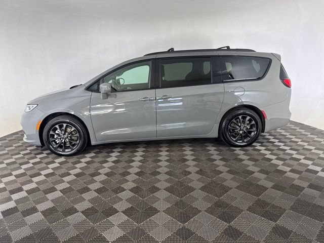 Used 2021 Chrysler Pacifica Touring w/ S Appearance Package FWD image 8