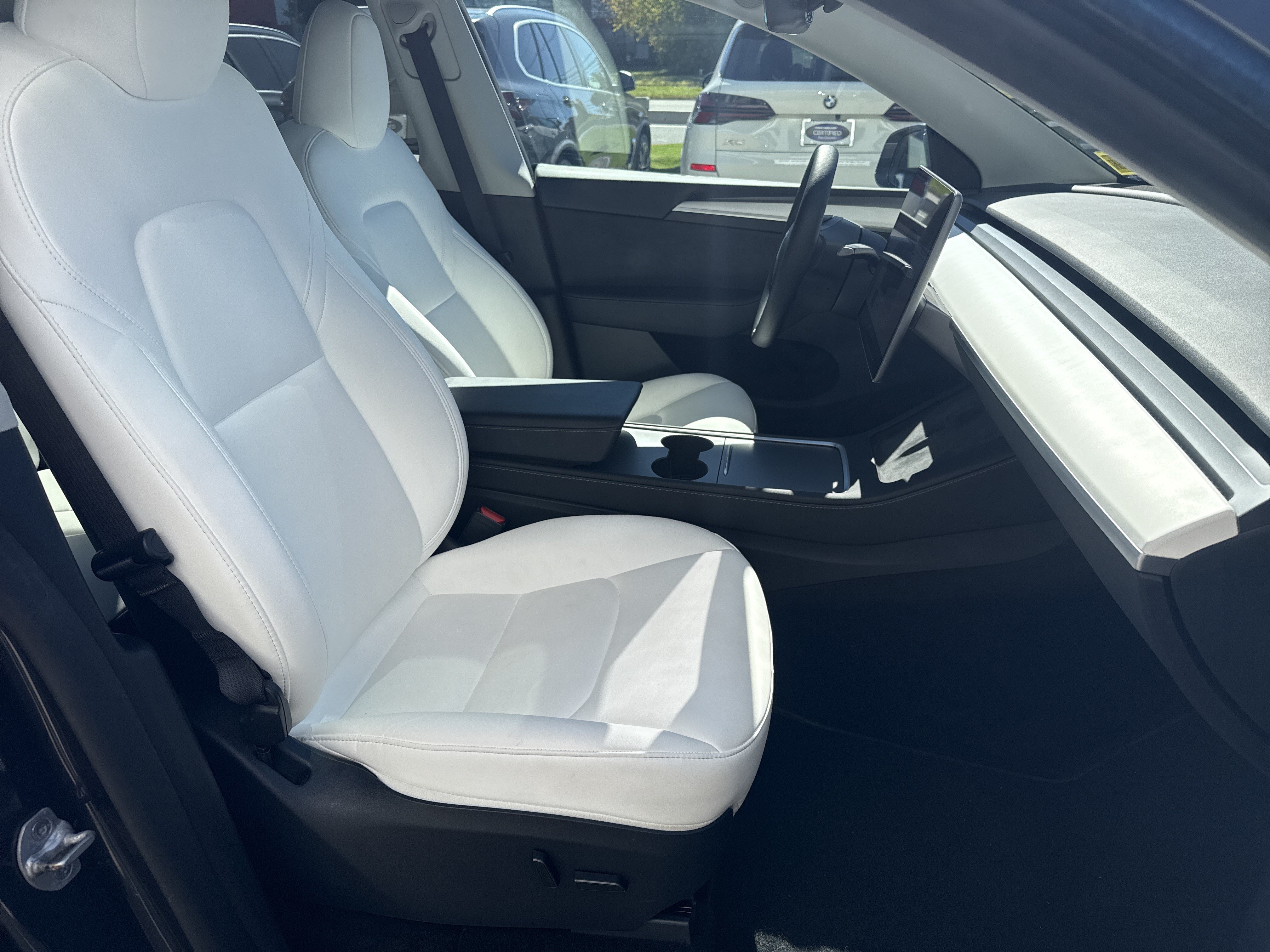 Used 2024 Tesla Model Y Long Range AWD/4WD image 2