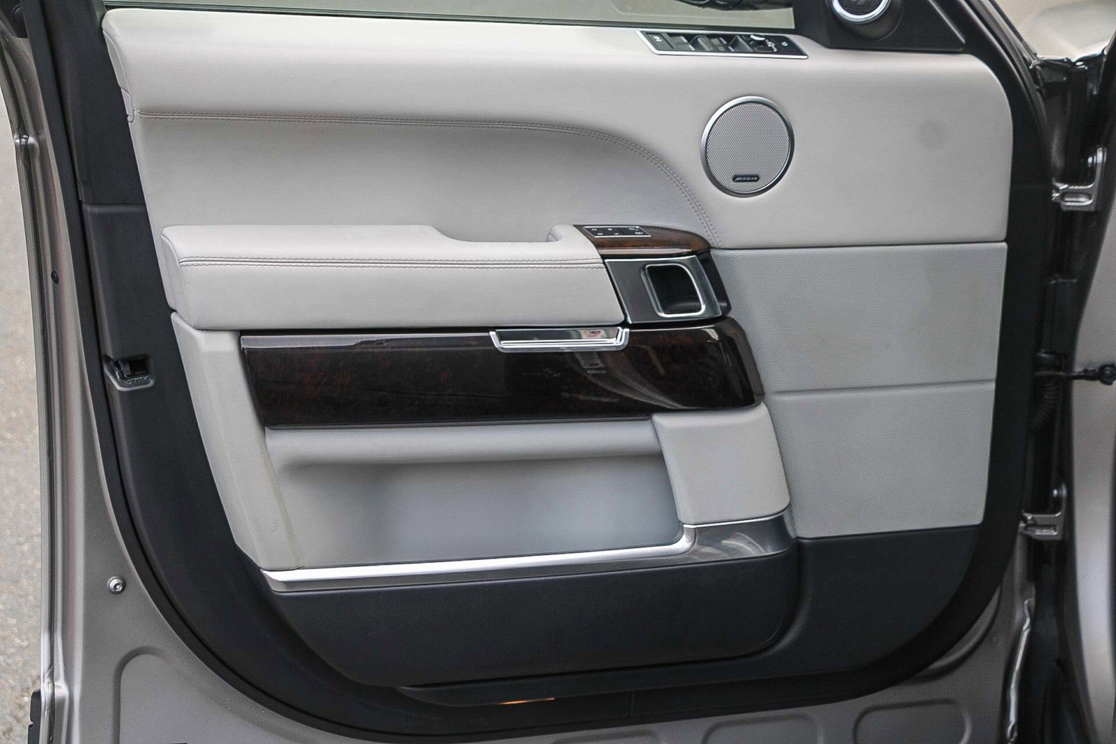 Used 2017 Land Rover Range Rover Long Wheelbase Autobiography image 20