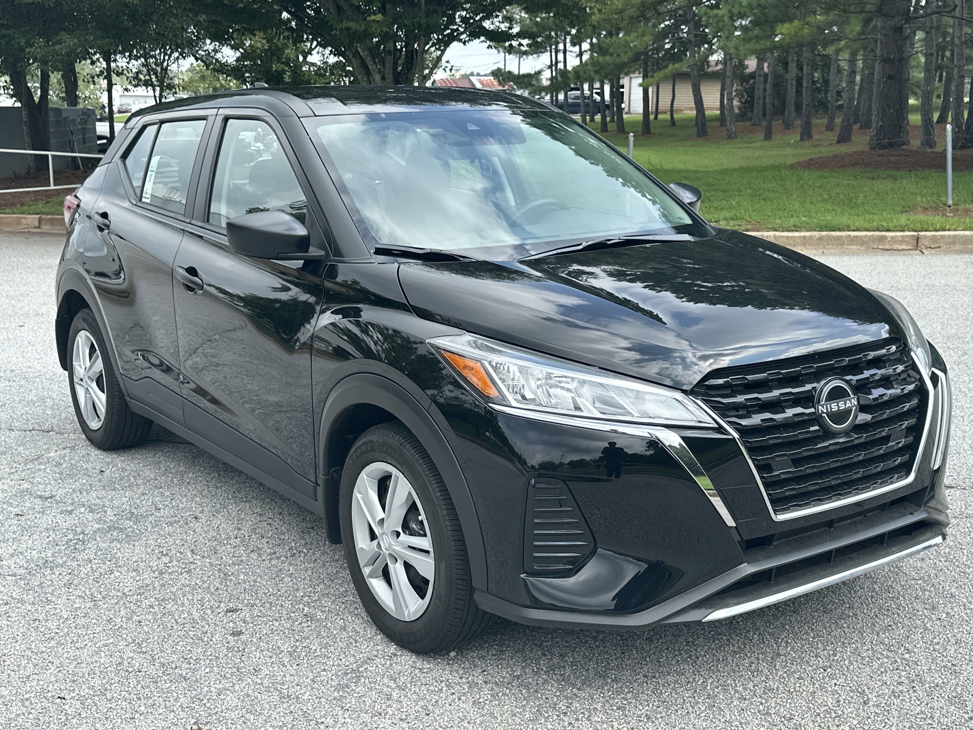 New 2024 Nissan Kicks S image 3