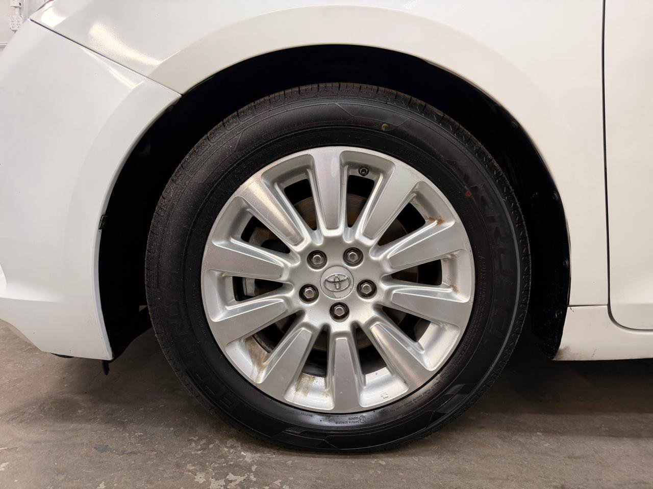 Used 2017 Toyota Sienna Limited Premium w/ Advanced Technology Package FWD image 8