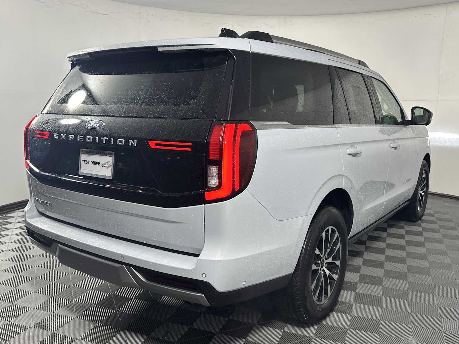 Used 2025 Ford Expedition Platinum image 7