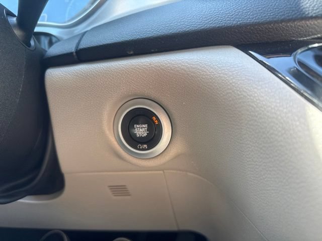 Used 2021 Chrysler Pacifica Touring-L FWD image 19