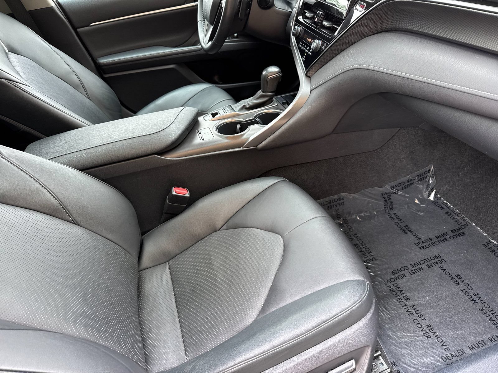 Used 2022 Toyota Camry XSE FWD image 14