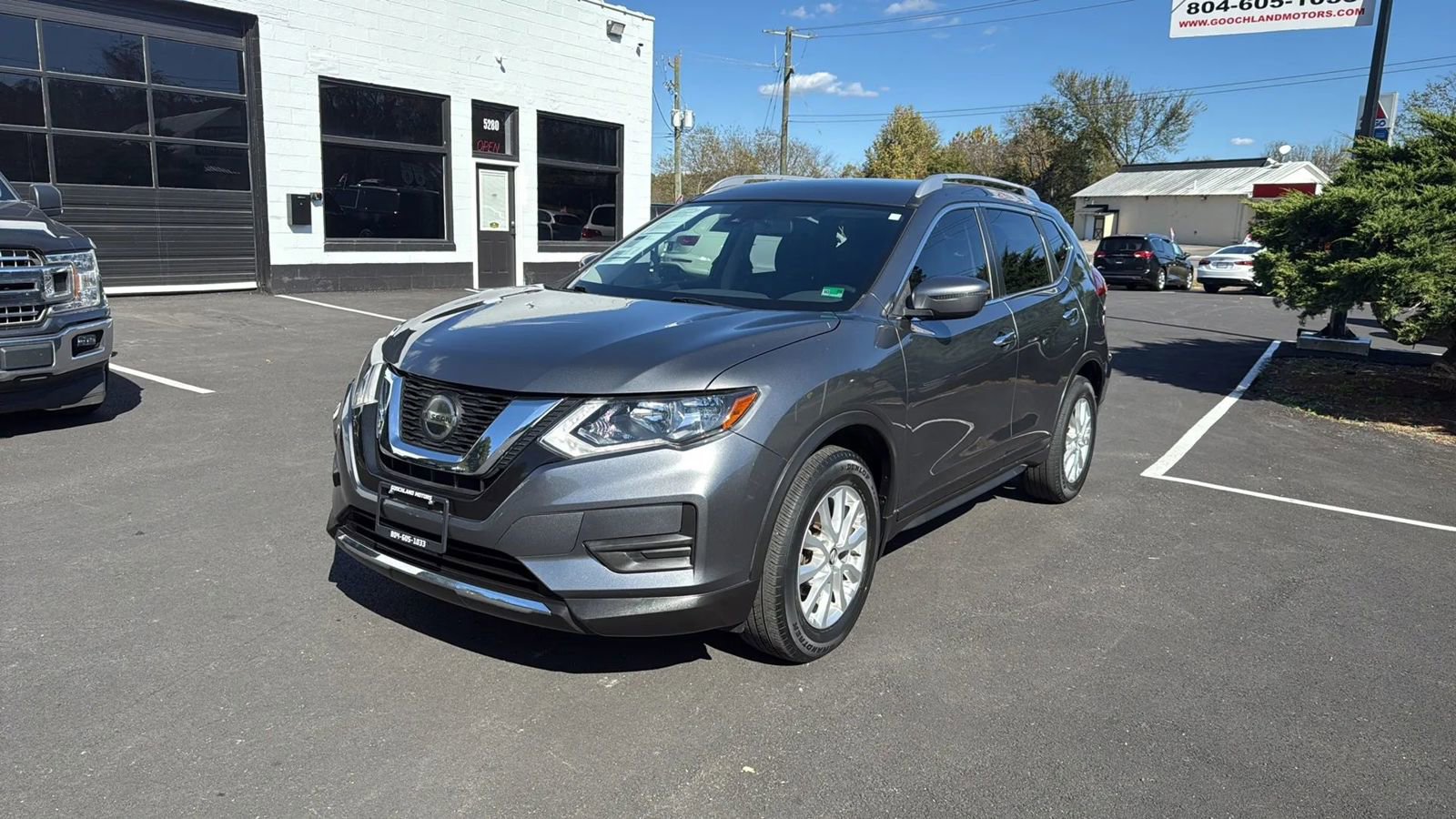 Used 2020 Nissan Rogue SV image 3