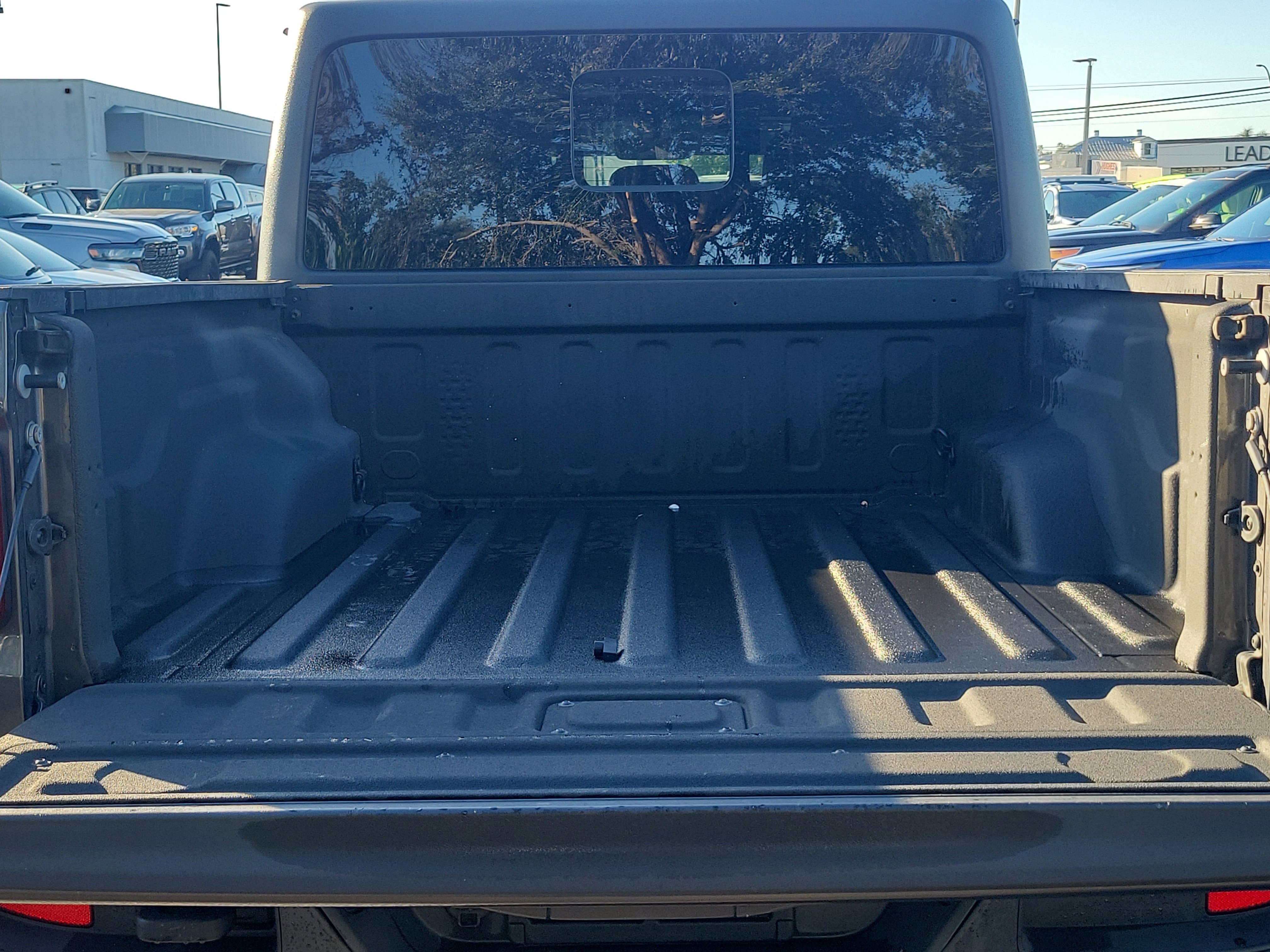 Used 2020 Jeep Gladiator Overland image 12
