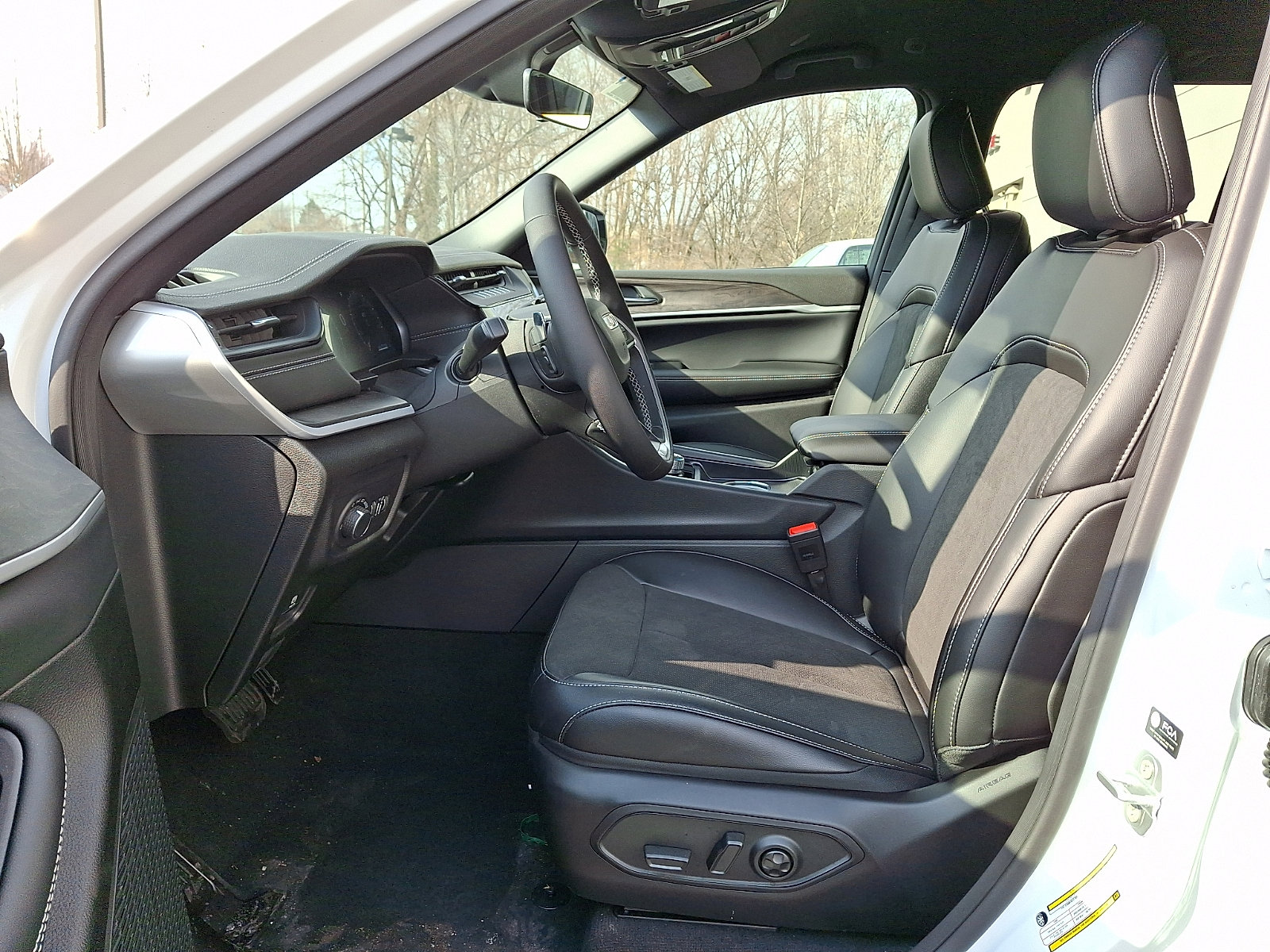New 2026 Jeep Grand Cherokee Altitude image 9