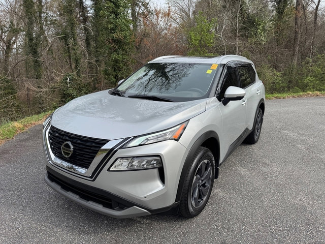 Used 2021 Nissan Rogue SV w/ Premium Package FWD image 2