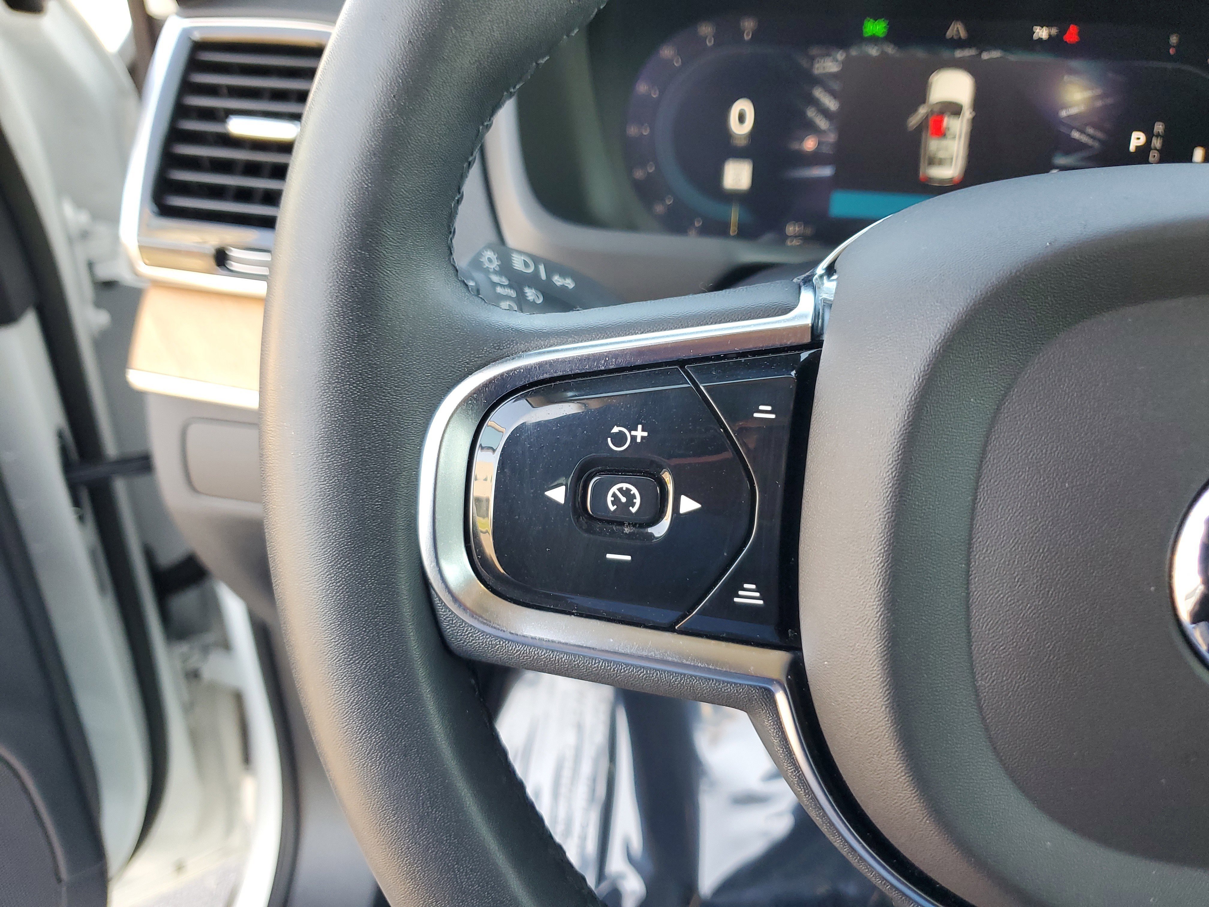 Used 2023 Volvo XC90 B6 Plus w/ Protection Package Premier image 24