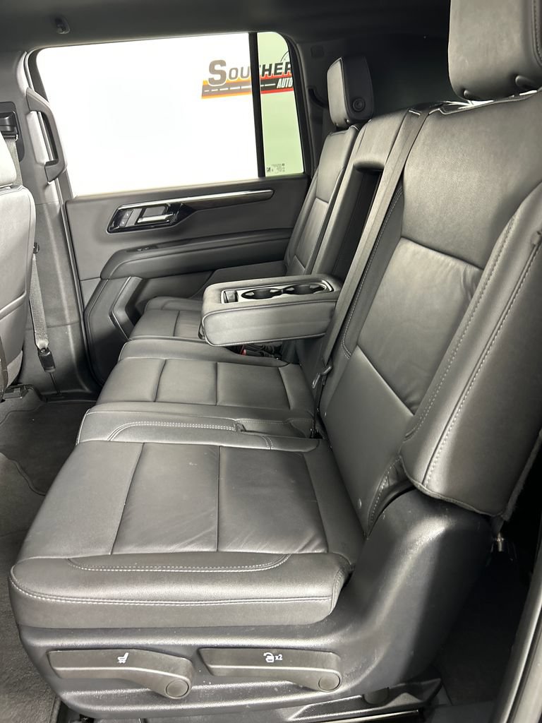 Used 2025 Chevrolet Suburban LT AWD/4WD image 17
