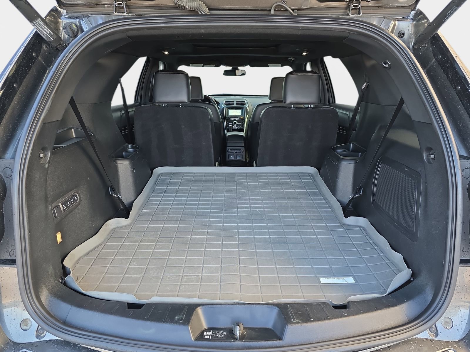 Used 2018 Ford Explorer Platinum image 16