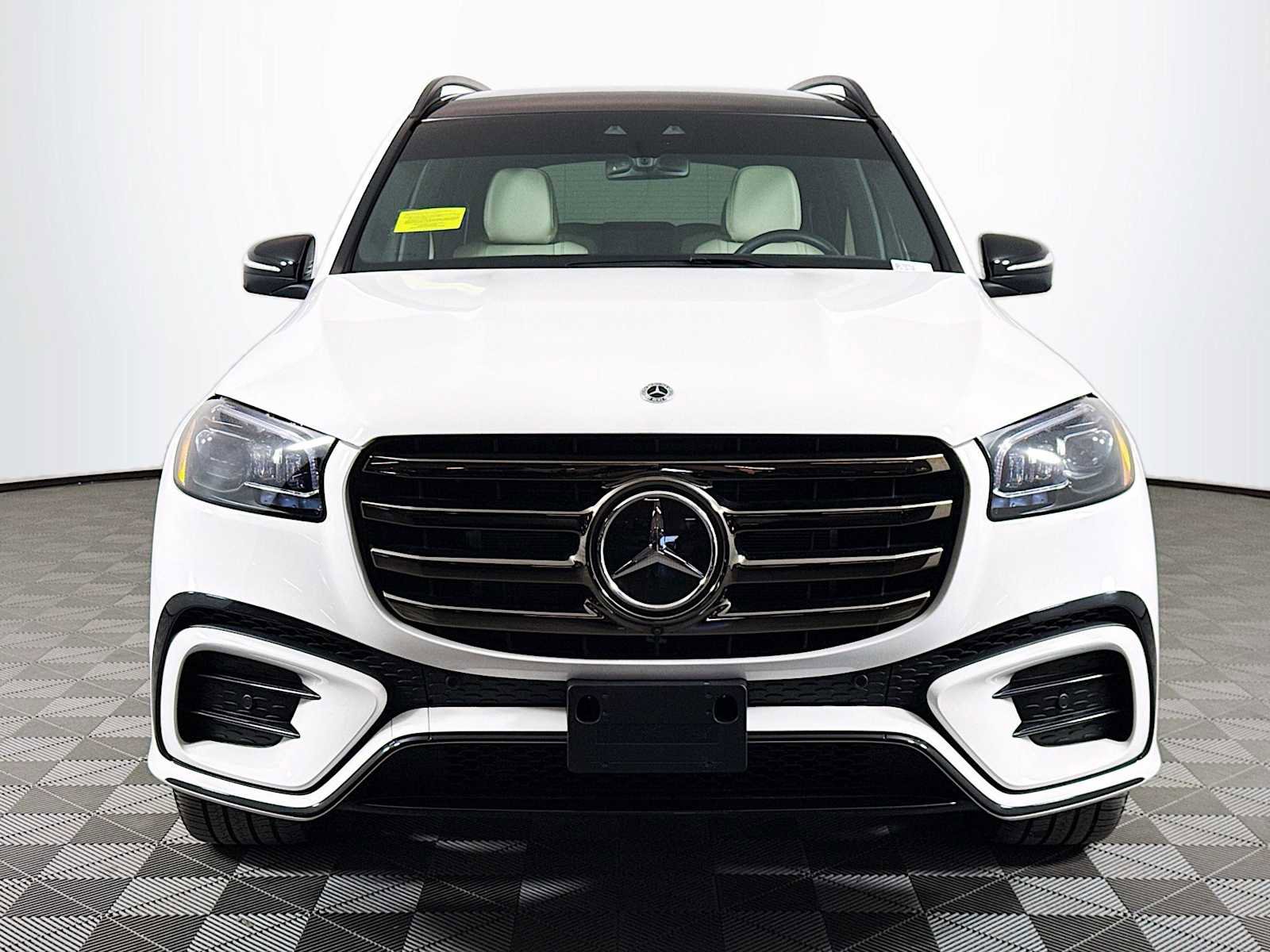 Used 2025 Mercedes-Benz GLS 450 4MATIC image 2