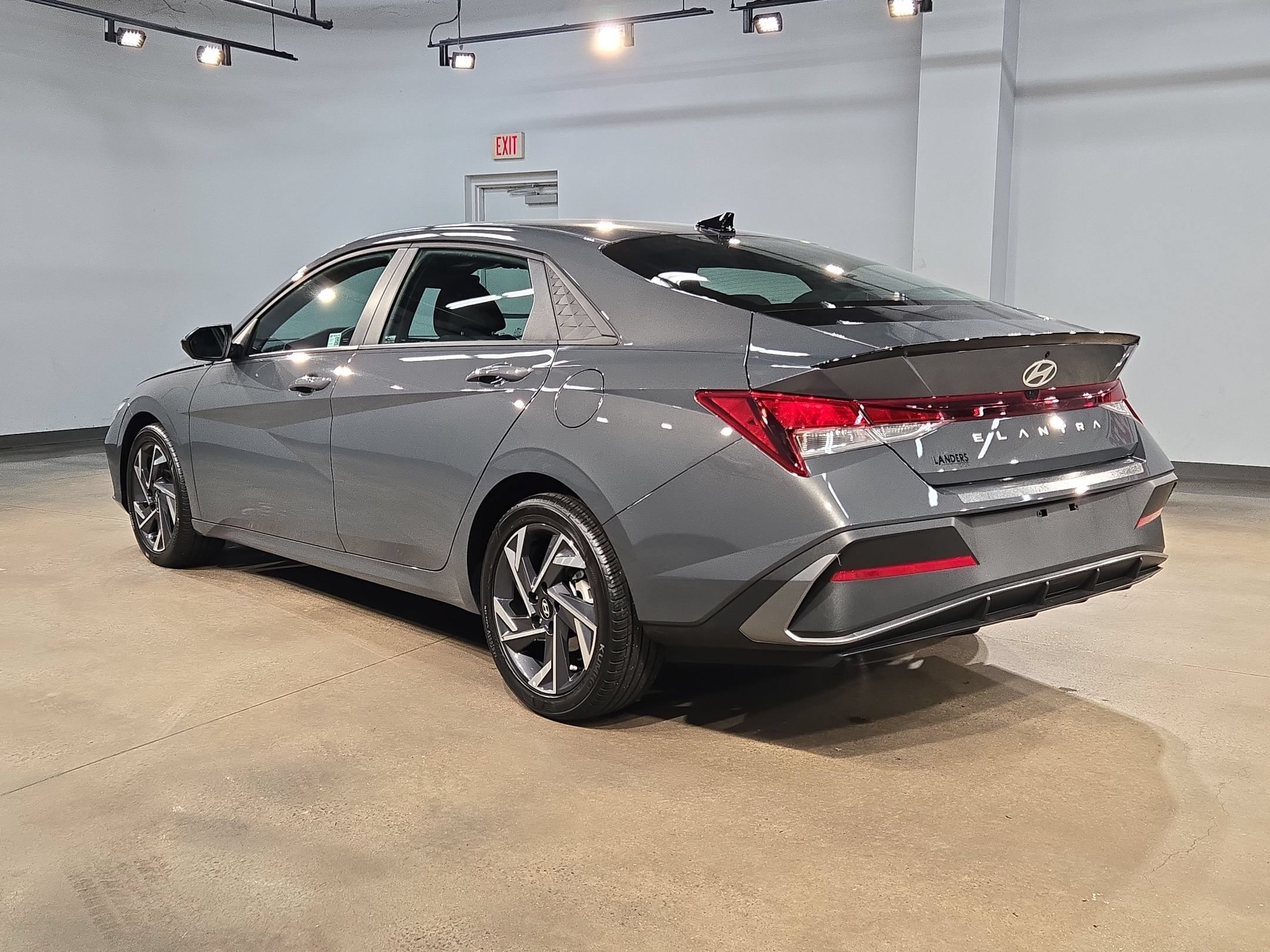 Used 2025 Hyundai Elantra Sport FWD image 5