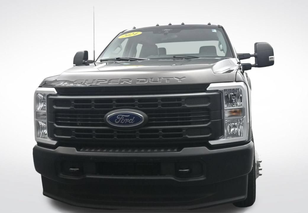 Used 2024 Ford F350 XL AWD/4WD image 2