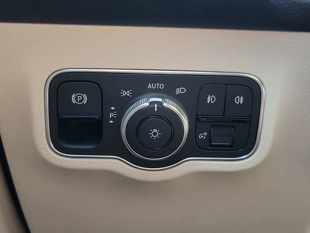 Used 2023 Mercedes-Benz GLB 250 image 29