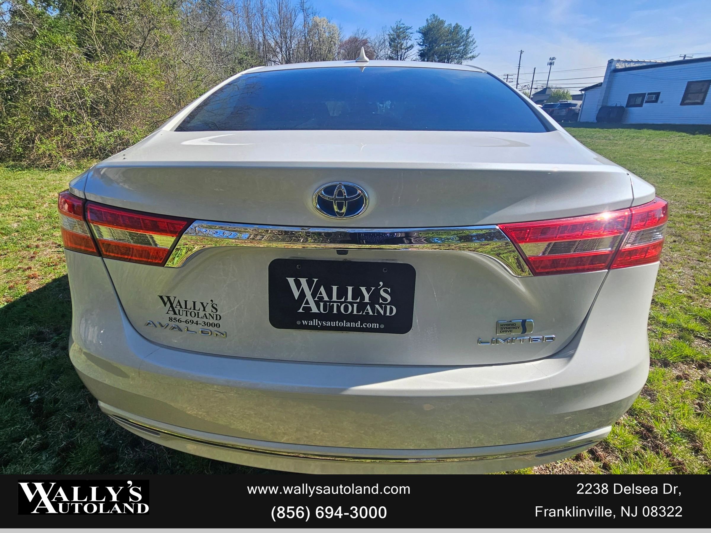 Used 2015 Toyota Avalon Limited FWD image 16