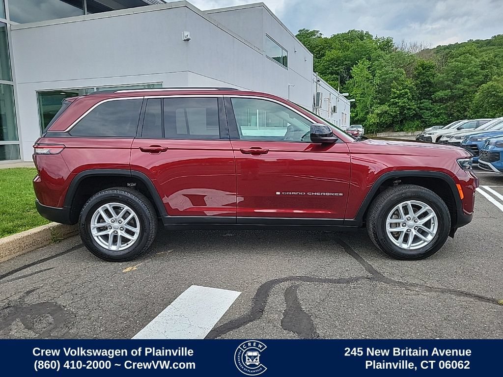 Used 2024 Jeep Grand Cherokee Laredo X AWD/4WD image 34