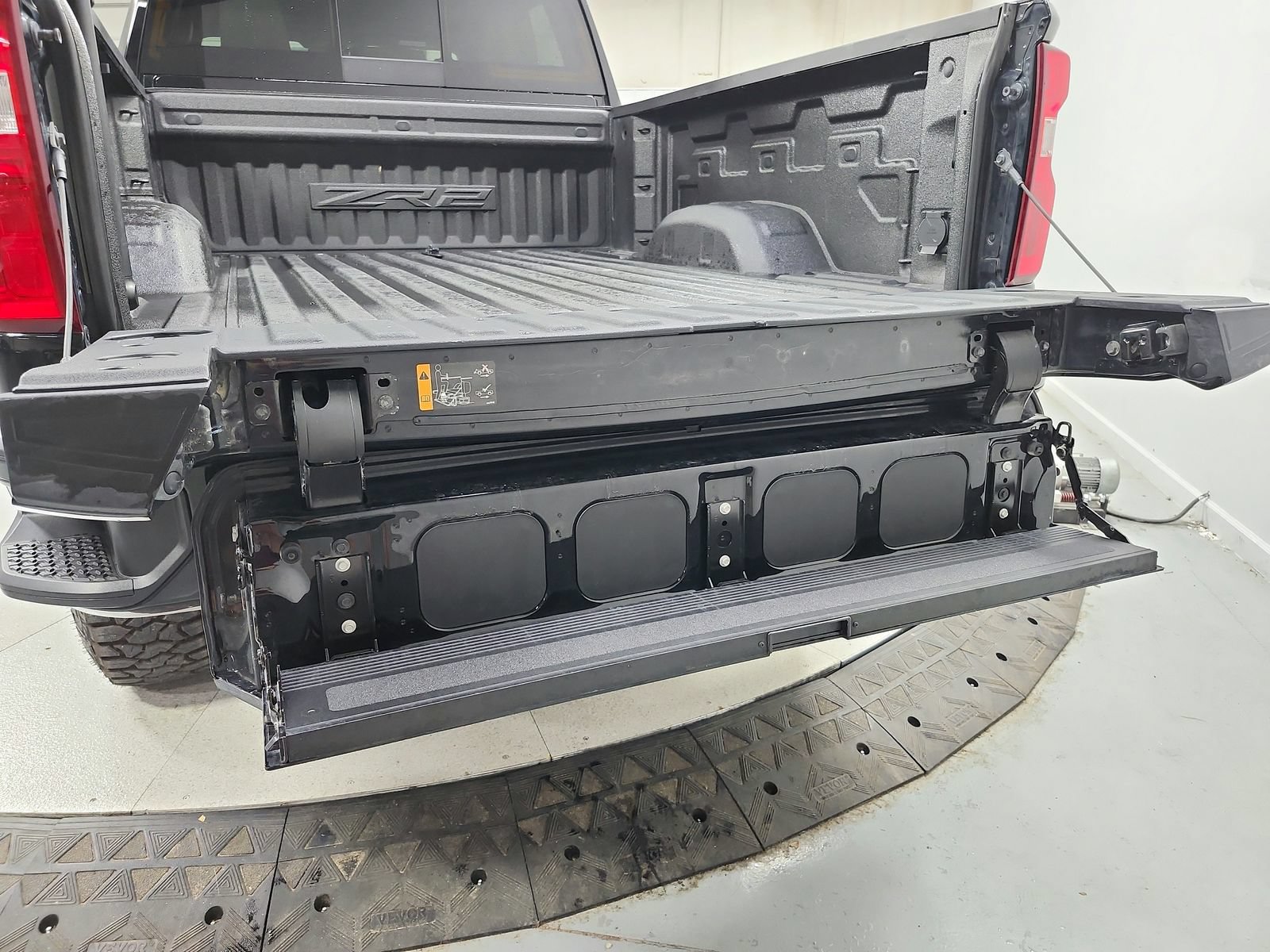 Used 2024 Chevrolet Silverado 2500 ZR2 w/ Technology Package AWD/4WD image 53
